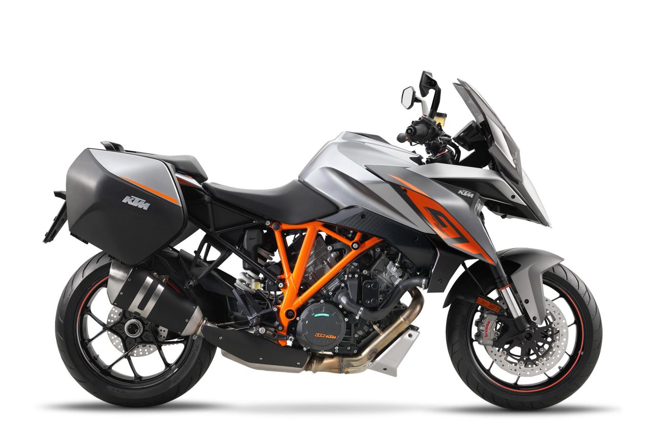 2016-KTM-Super-Duke-GT-02