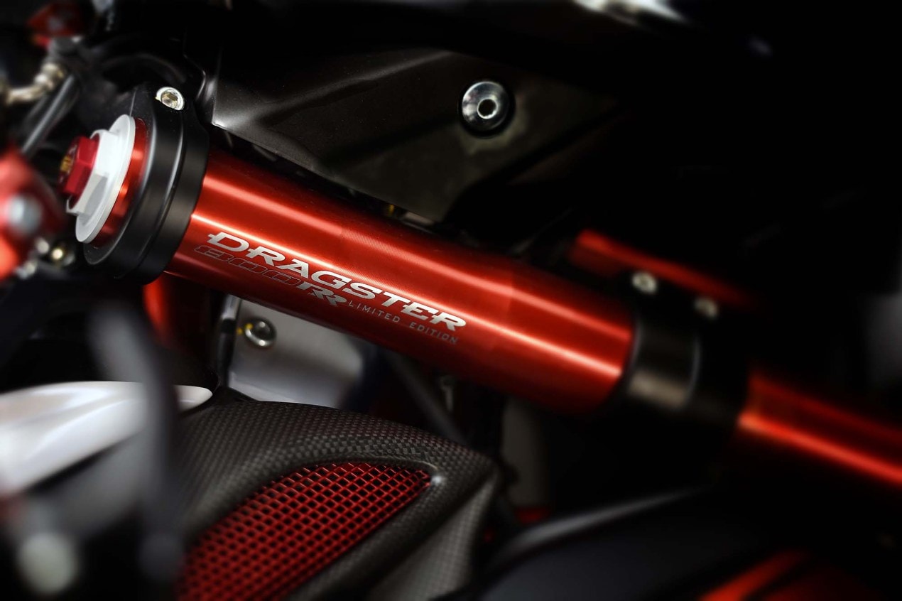 2016-MV-Agusta-Dragster-RR-Lewis-Hamilton-28