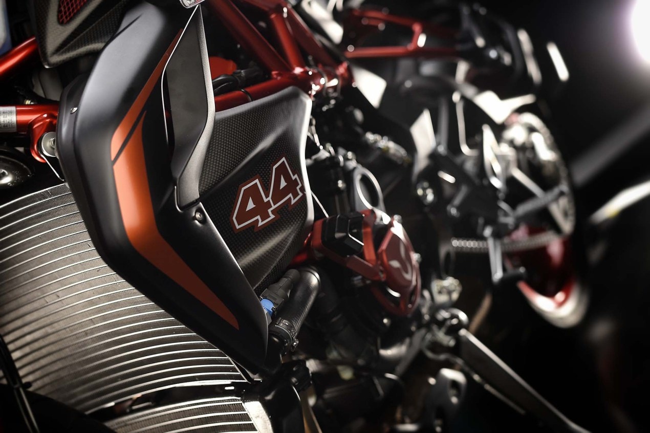 2016-MV-Agusta-Dragster-RR-Lewis-Hamilton-31