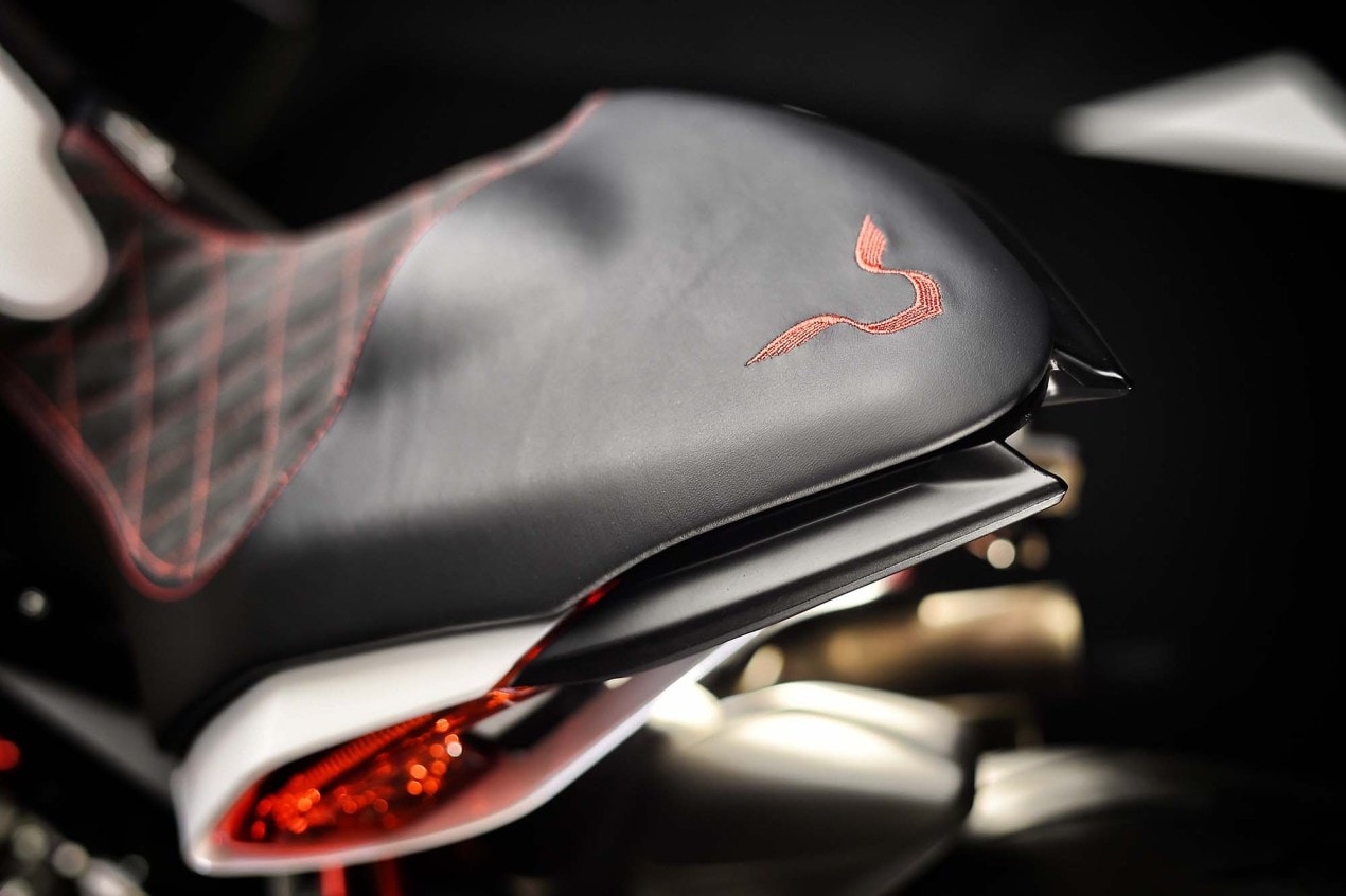 2016-MV-Agusta-Dragster-RR-Lewis-Hamilton-34