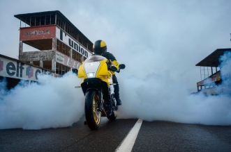 2026-Yamaha-XS850GP-EU-Legend_Yellow-Static-001-03