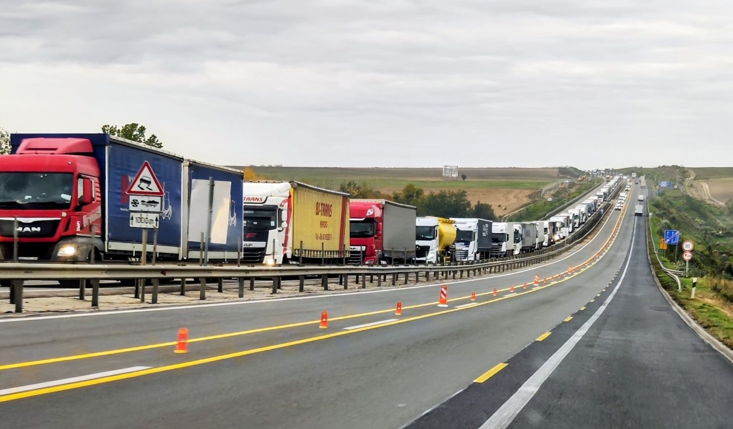 m1-autopalya-kamion-dugo-pihenoido