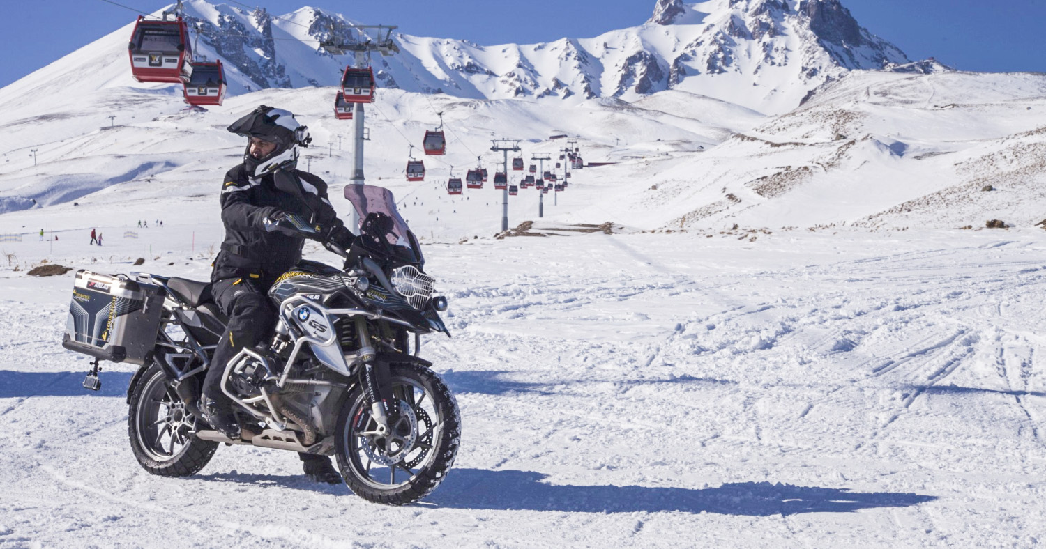 Hasznos tanácsok és 17-es téligumik – így készülj fel a téli motorozásra!