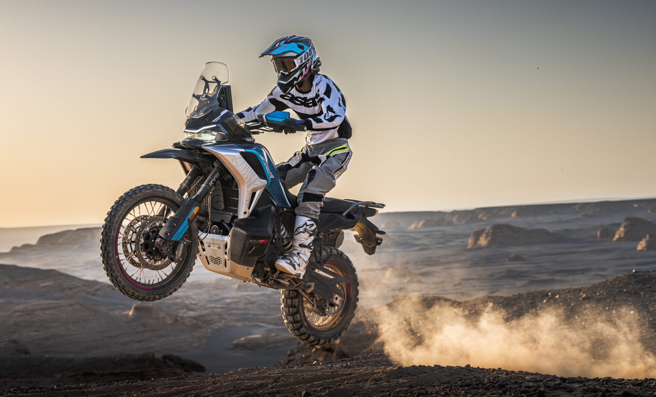 Ezres kalandmotort ennyiért?!