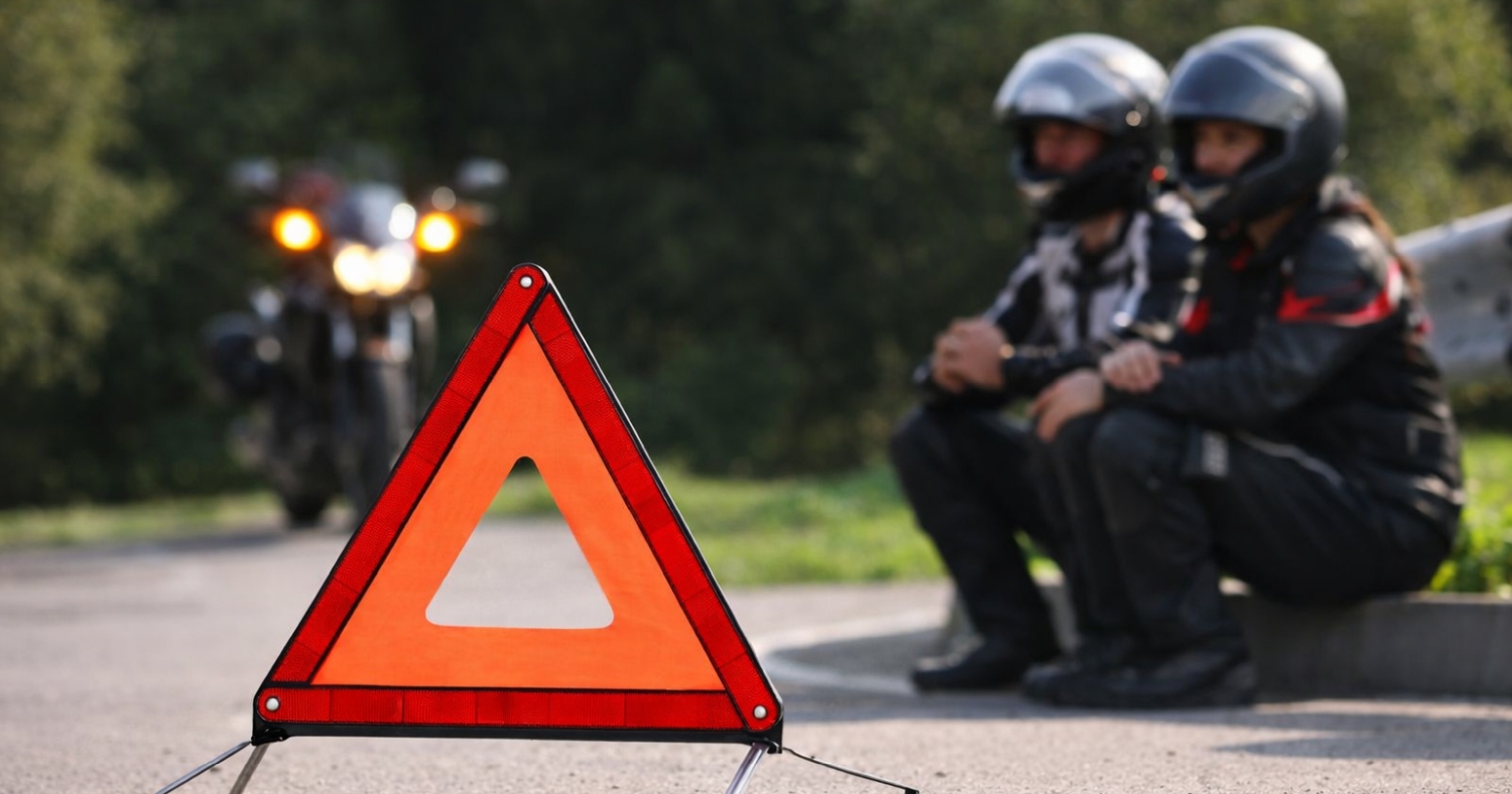 Új KRESZ: végre nem kötelező az elakadásjelző, de a lerobbant motorodat muszáj megjelölnöd