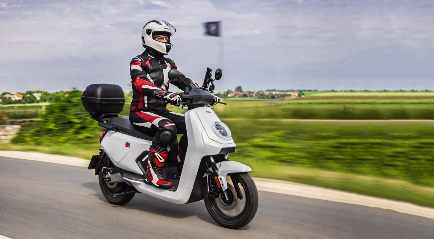 ÉKM: nem lesz kötelező a protektoros ruha a motorosoknak