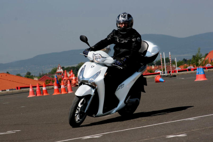 Idősebbek is elkezdhetik! Sági Tibor és csapata kortól, nemtől és motortípustól függetlenül minden motorost szívesen lát a pályán