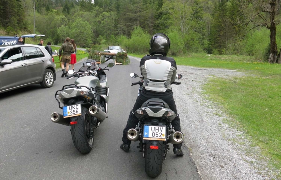 Útlezárás a pisztrángozóhoz vezető ösvényen. Gyorsan kiderült, hogy miért torlaszolták el az utat....