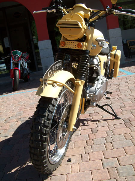 triumph scrambler british army classic farm motorcycles háborús