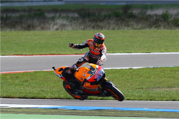 IMG_hegylakok_2011-stoner-aoyama-dovizioso-crash-assen-motogp