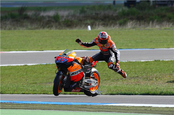 IMG_hegylakok_2011-stoner-aoyama-dovizioso-crash-assen-motogp