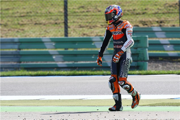 IMG_hegylakok_2011-stoner-aoyama-dovizioso-crash-assen-motogp