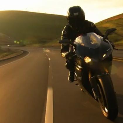hegylakok nyugodt motoros motorozás túra