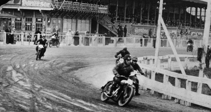 Az első magyar motorkerékpárt Bánki Donát készítette 1894-ben, melyet követtek a népszerű Méray, Berva, BMG és Mátra gyártmányok