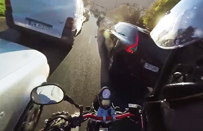 bike-between-cars