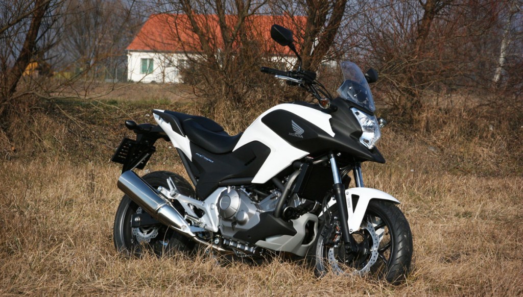 A svindlerek főként a nagyértékű, fiatal motorokra utaznak, ha eladóként tüntetik fel magukat, vevőként viszont bármilyen gépre lecsapnak