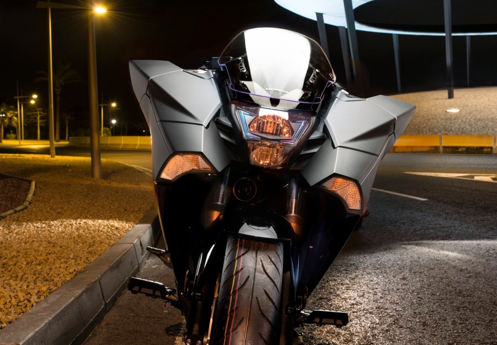 honda-nm4-vultus2