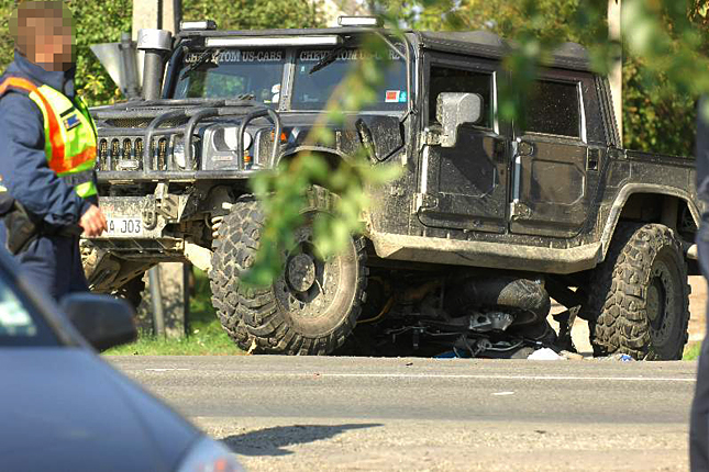 hummer-motorosrendőr