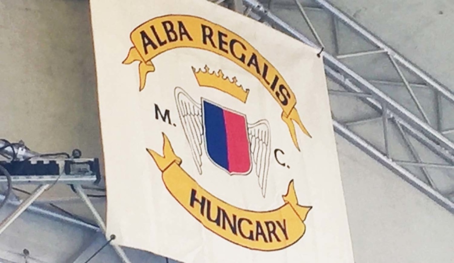 Egyek vagyunk - az ARMC colorja a klubház falán