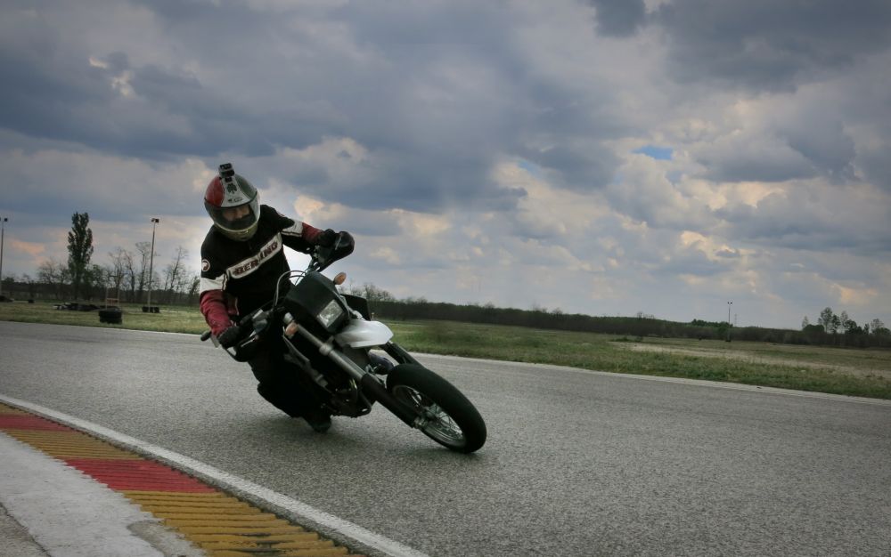 Itt még talpon, és egyre jobb tempóban... Tulajdonképpen érett és kellett a bukás, hogy tanuljak valami újat