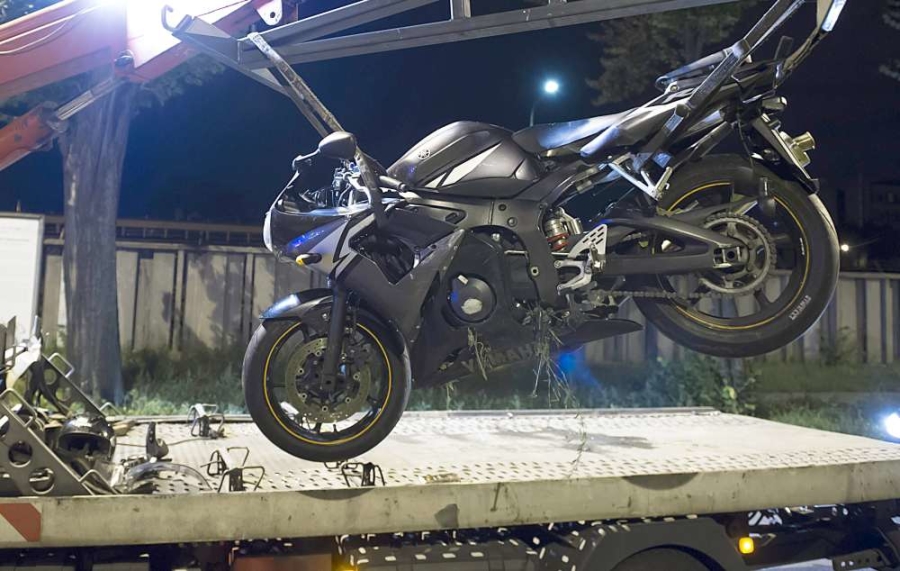 Az autós-motoros ütközések mellett még mindig sok az olyan incidens, ahol a motoros a relatív vagy valós gyorshajtás miatt veszíti el uralmát a jármű felett (MTI Fotó: Lakatos Péter)