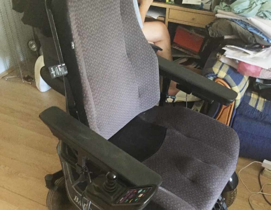 A képen egy új autó árát rejtettük el...