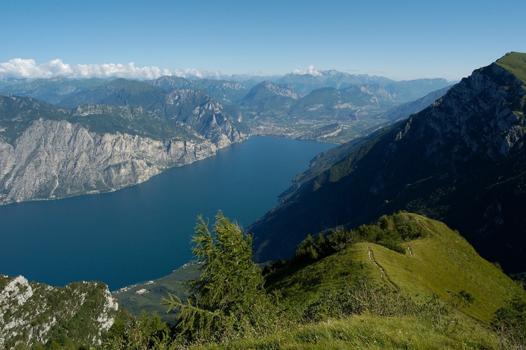 lake-270916_1280