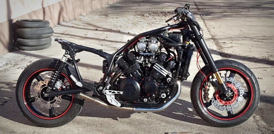 Innen nézve kész csoda, hogy ebből a formából a Pannoniát hitelesen idéző gép született. Szép munka! (Kép: Life Motor's)