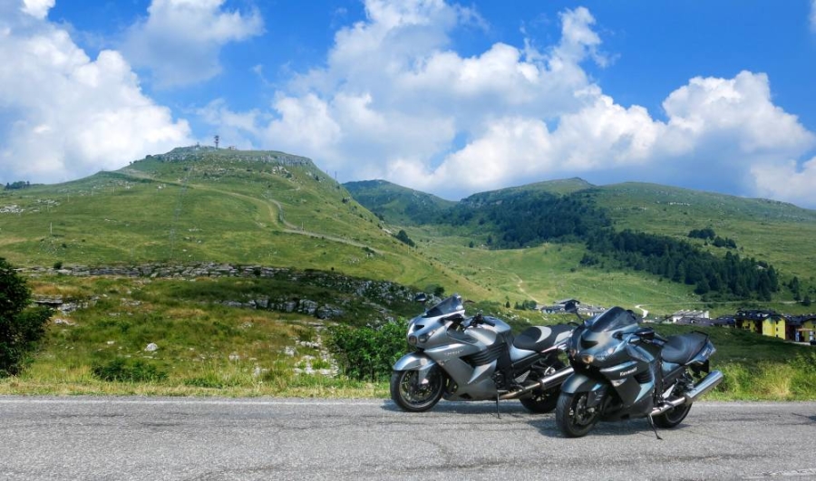 San Giorgio - a hely, ahol tényleg nem tudod eldönteni, hogy egész nap csak a kanyarokat fald vagy inkább minduntalan félreállj, hogy a tájban gyönyörködhess