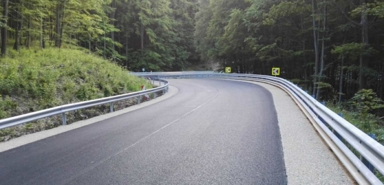 Újabb motorosbarát szalagkorlát a Mátrában