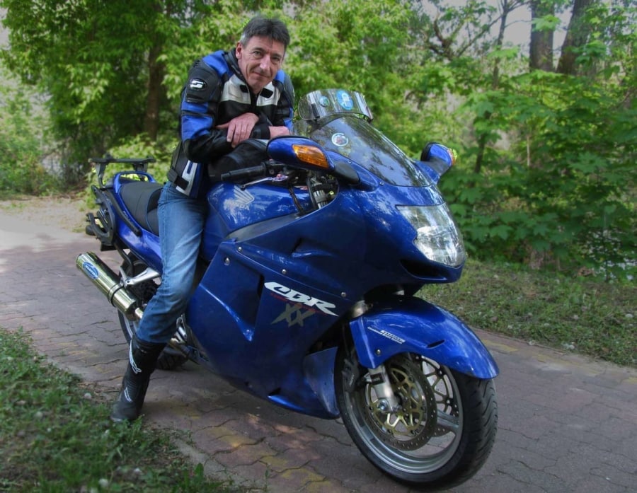 Alig fél órát motoroztam vele, de már alakul a bizalom... Érzem, jóbarátok leszünk a Metzelerrel