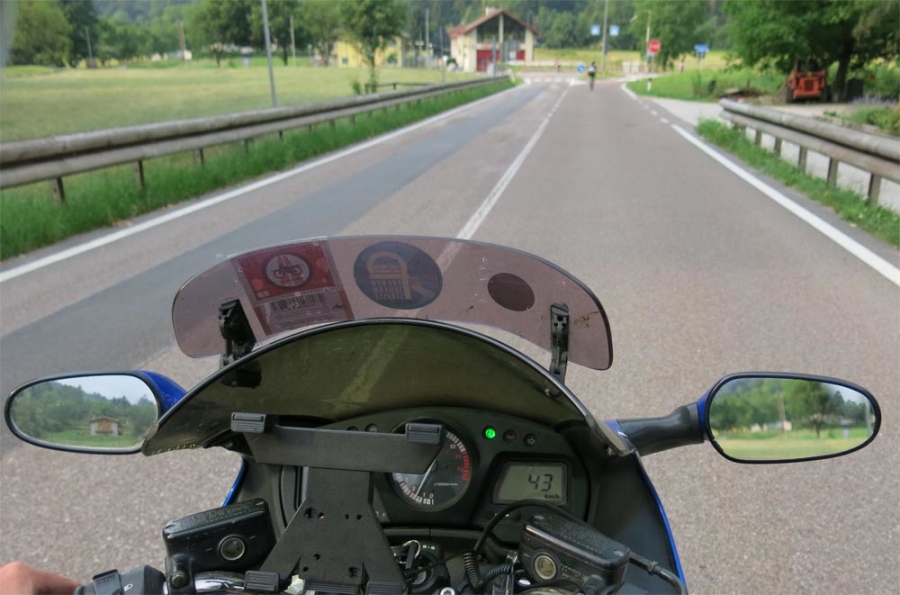 Jé, ez legalább háromszáz méter egyenes! Ritka látvány a Dolomitokban...