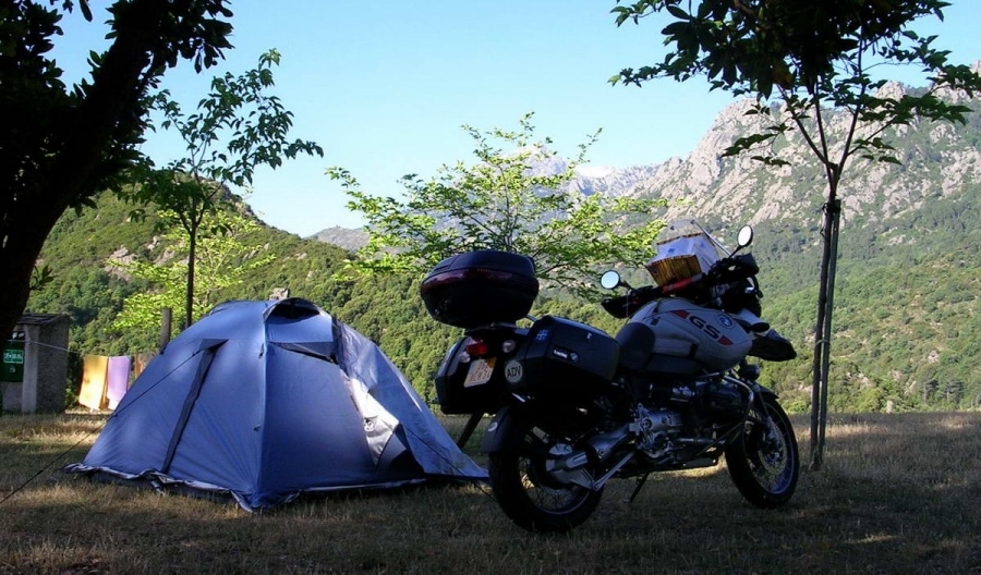 Kempingezés valahol a Monte d'Oro lankái között