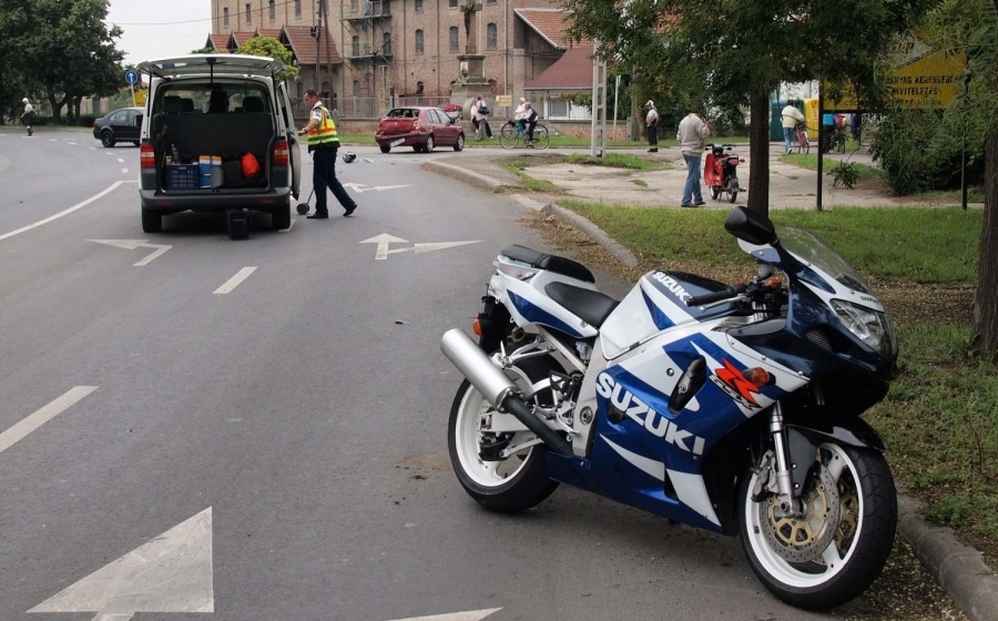 Motorbaleset a Széchenyi utcában (MTI Fotó: Donka Ferenc)