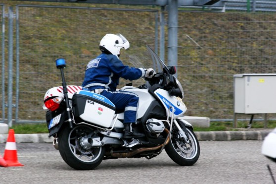 A rendőrség által szervezett képzéseken ingyenesen sajátíthatod el a motorvezetés csínját-bínját