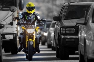 sorok kozotti eloregurulas motorkerékpár
