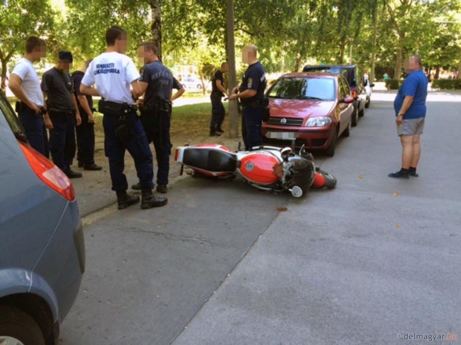 A rendőrök jelenleg is a helyszínen vannak, ahol elkapták a motorral menekülő férfit (Fotó: Délmagyar - Segesvári Csaba)