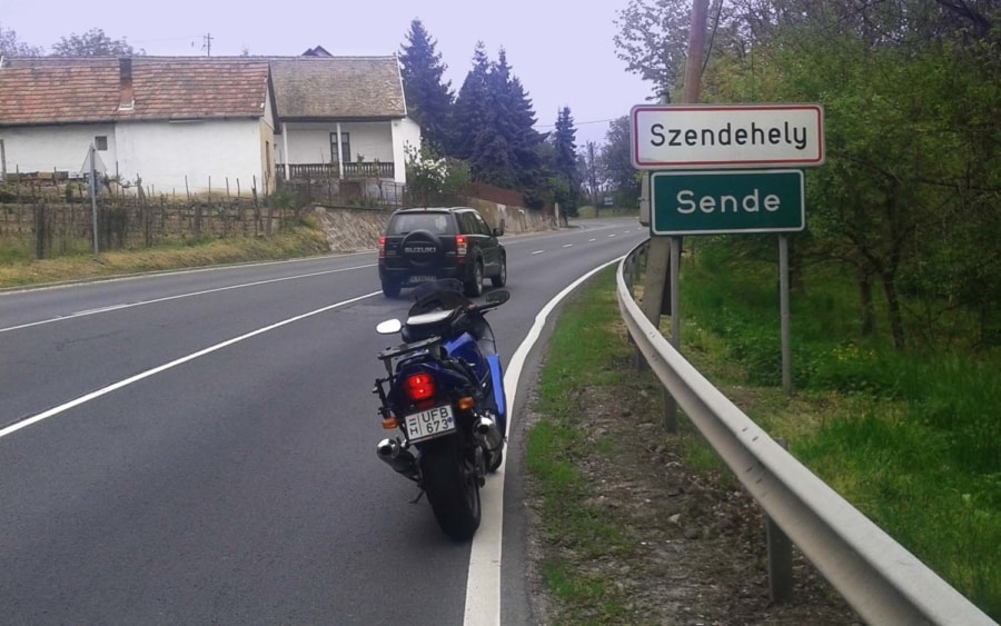 Mint a reklámban... Szendehely, öt fok - de a gumi még mindig tapad!