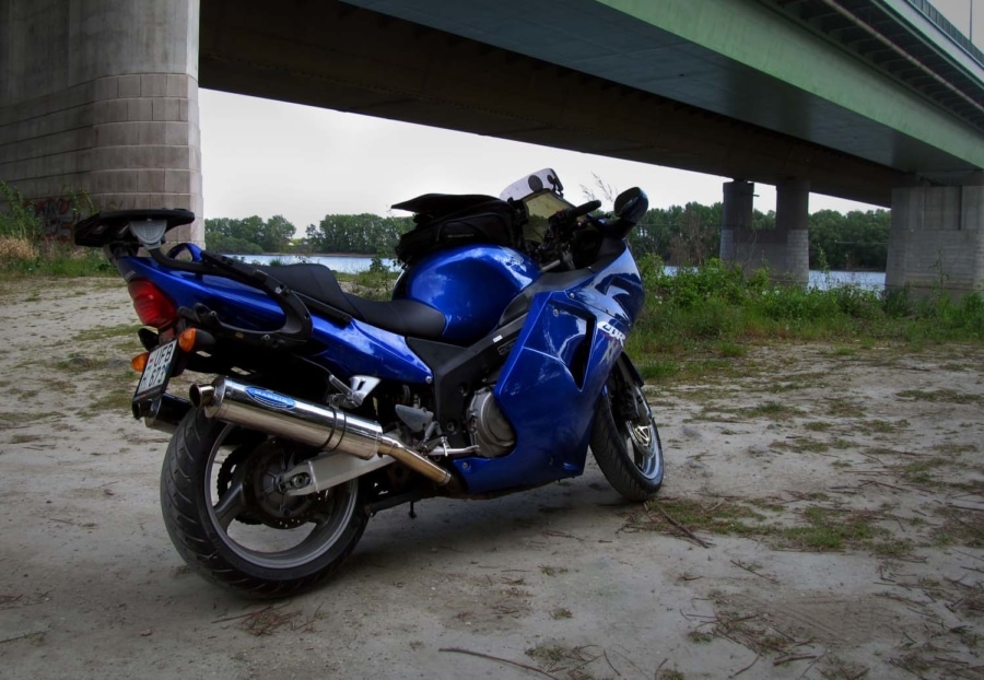 Hideg, már-már télies reggel - ennél ideálisabb nem is lehetne, hogy a gumik gyors bemelegedését vizsgáljuk...