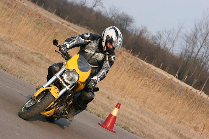 A motorok száma negyedével nőtt, az okozott balesetek száma ugyanennyivel csökkent. Példaértékű a motorosok fejlődése a hazai közlekedők között, amihez a vezetéstechnikai tréningek elterjedése is hozzájárult