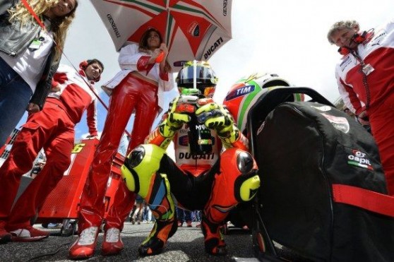 valentino_rossi_retire_2012 valentino_rossi_retired_2012